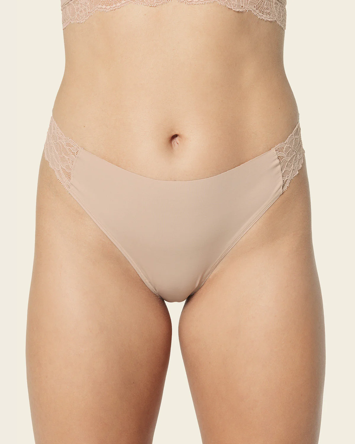 Brasilera invisible con toques de encaje en laterales