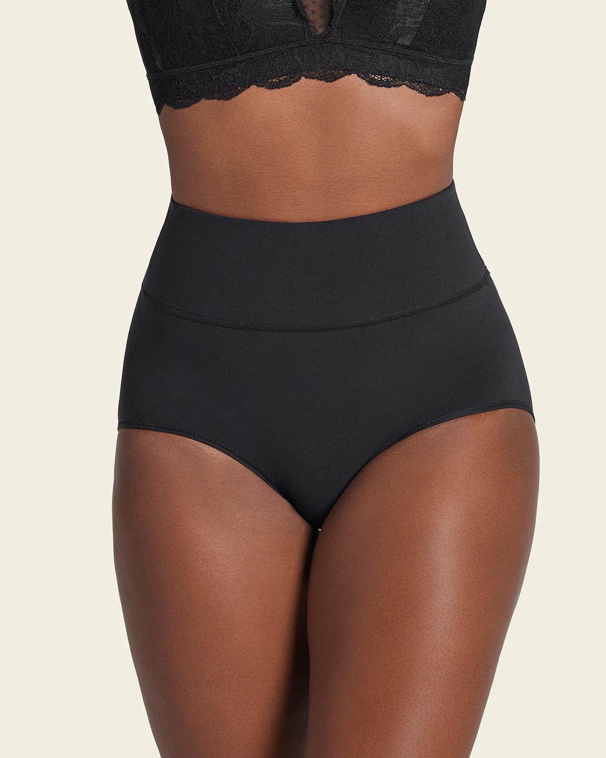 Panty faja de control moderado tiro alto en SkinFuse