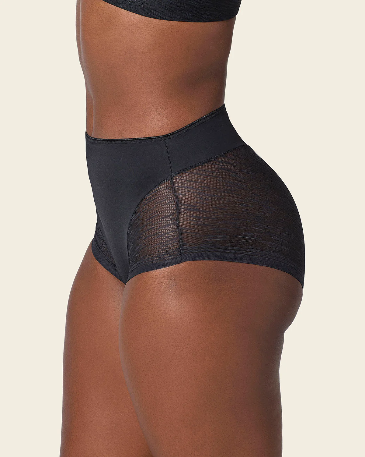 Panty faja clásico invisible con transparencias en glúteos y laterales