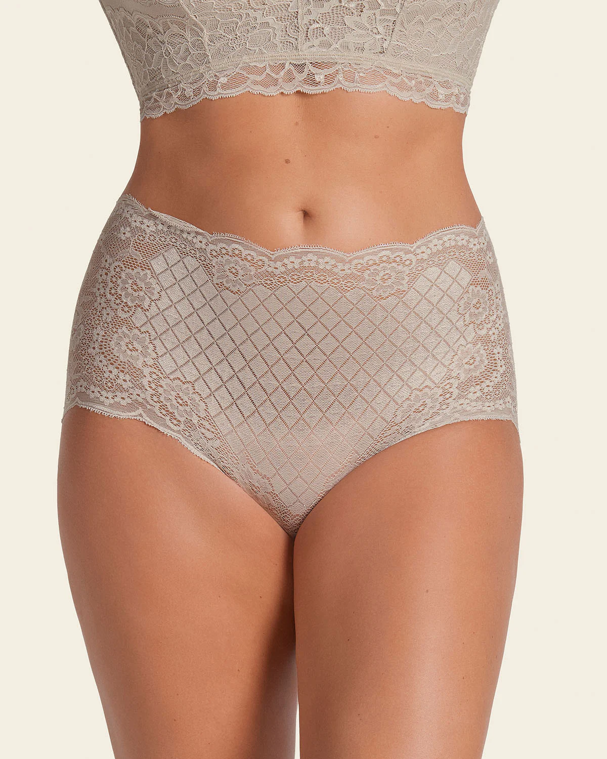 Panty clásico en encaje SmartLace