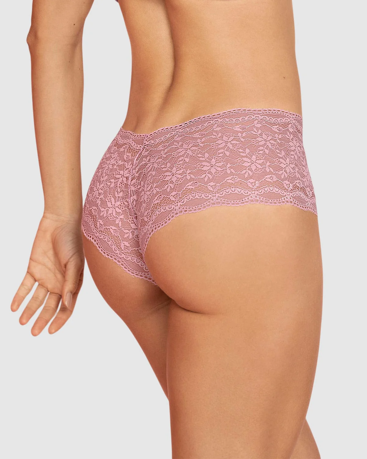 Panty estilo hipster en encaje sexy con refuerzo en algodón