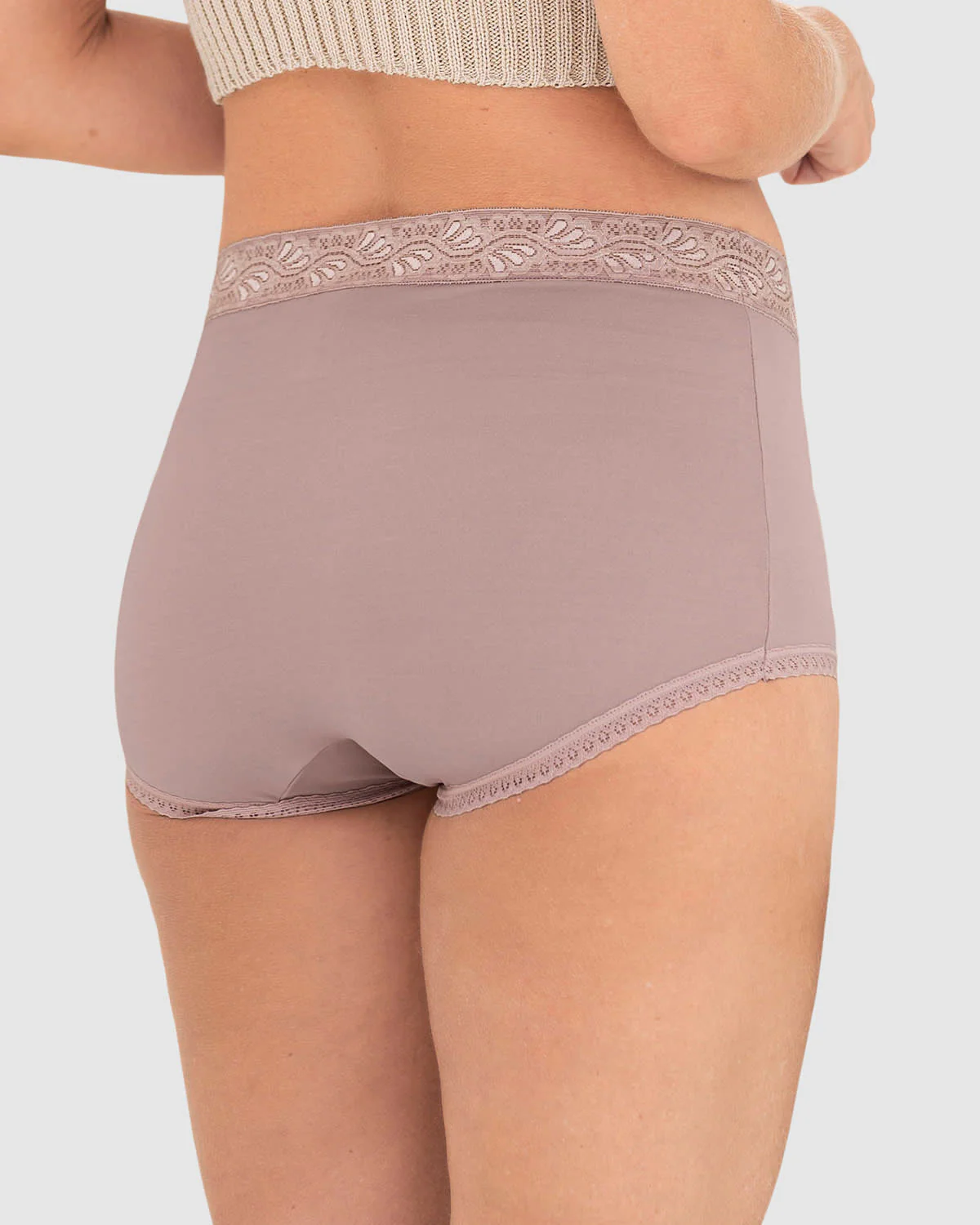 Paquete x 3 panties clásicos con toques de encaje