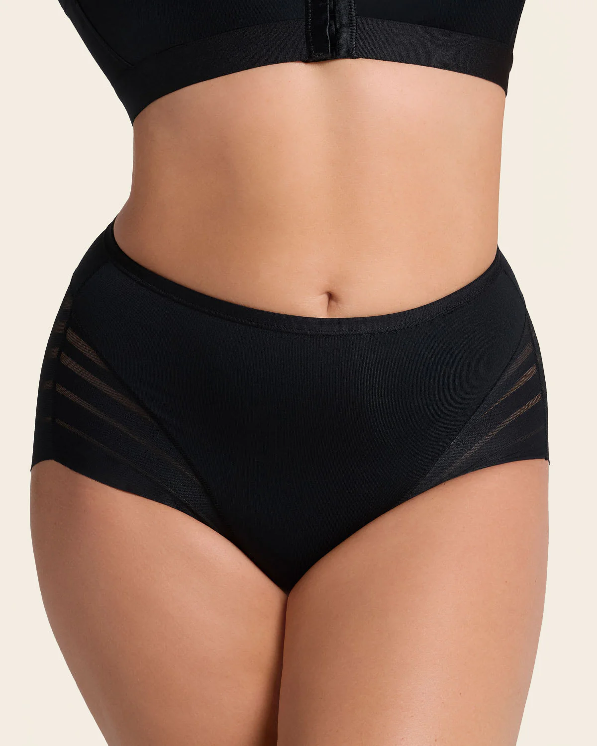 Panty faja clásico con control moderado de abdomen y bandas en tul