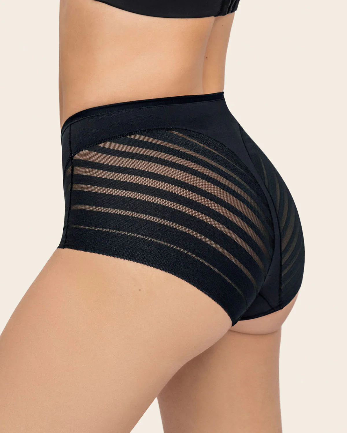 Panty faja clásico con control moderado de abdomen y bandas en tul