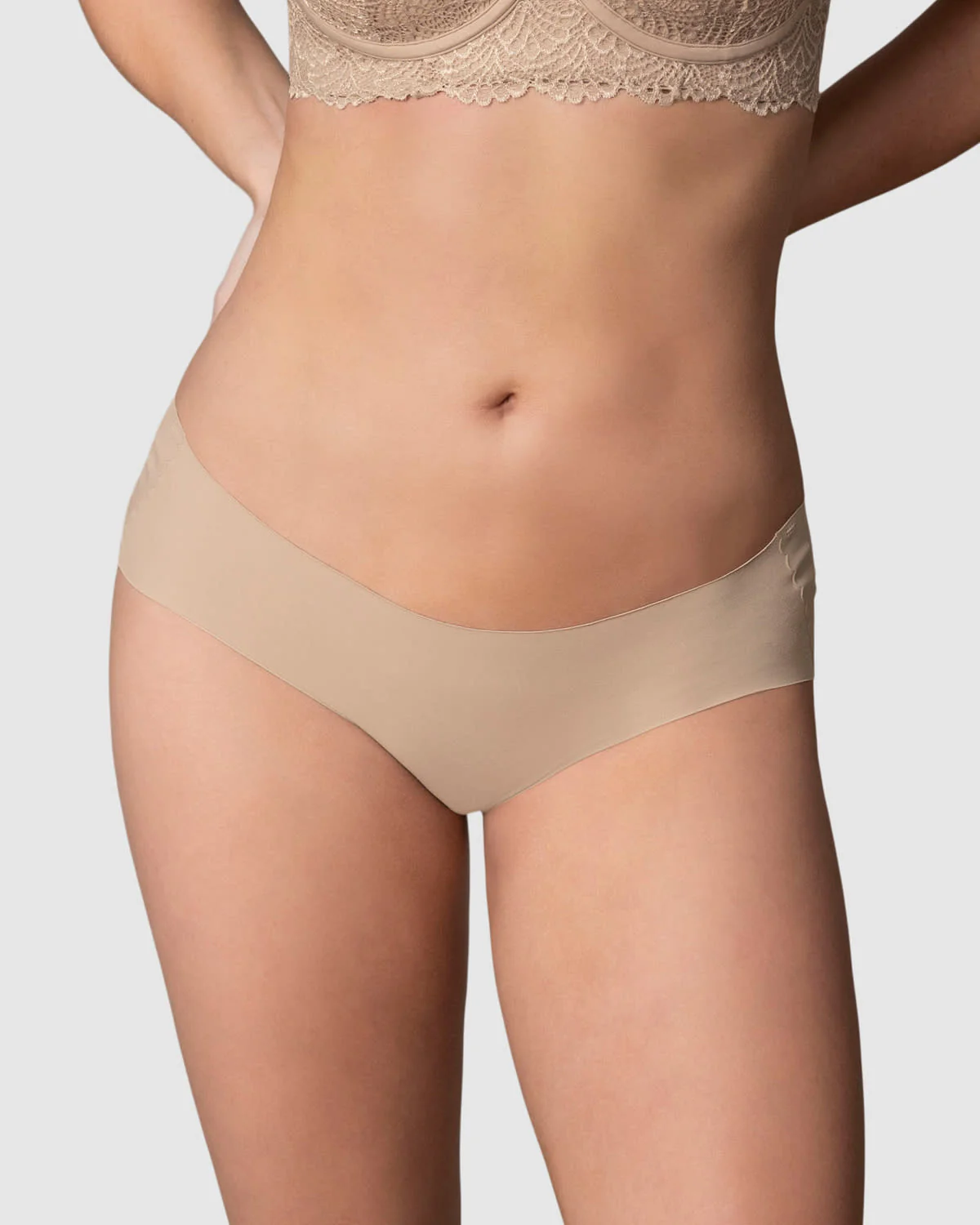 Panty hipster invisible ultra suave y cómodo