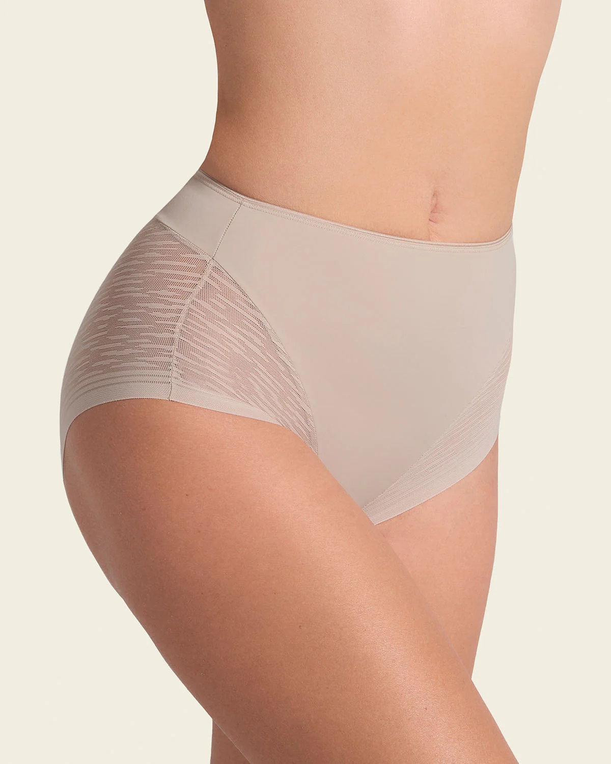 Panty faja clásico invisible con transparencias en glúteos y laterales