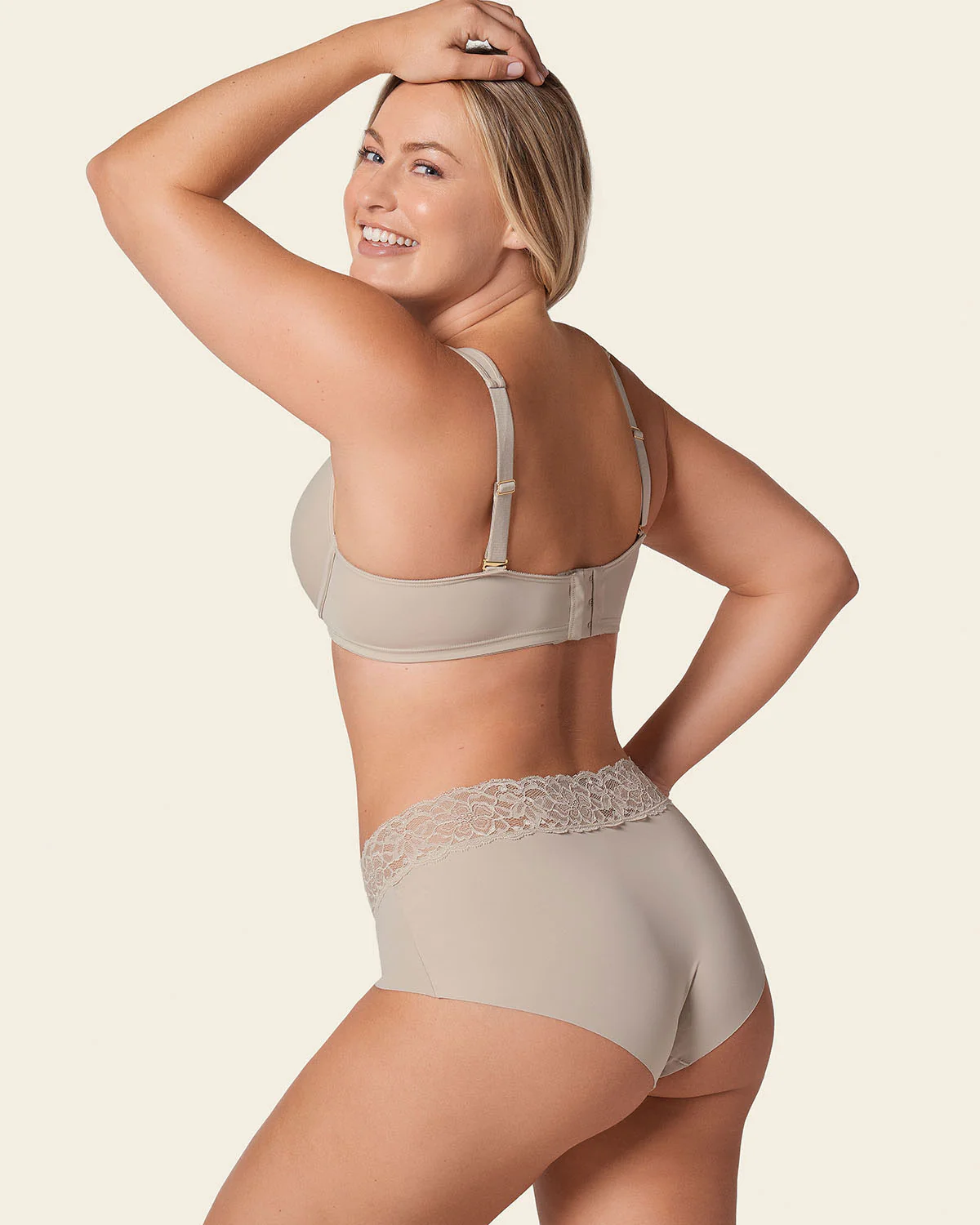 Panty hipster en tela ultraliviana con franja de encaje