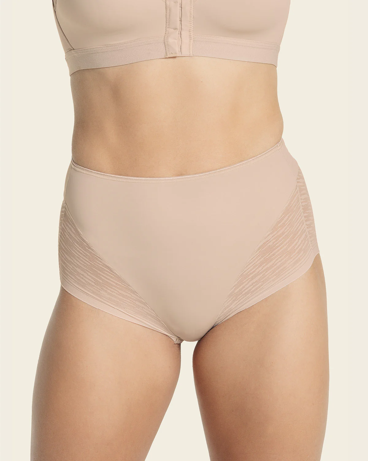 Panty faja clásico invisible con transparencias en glúteos y laterales
