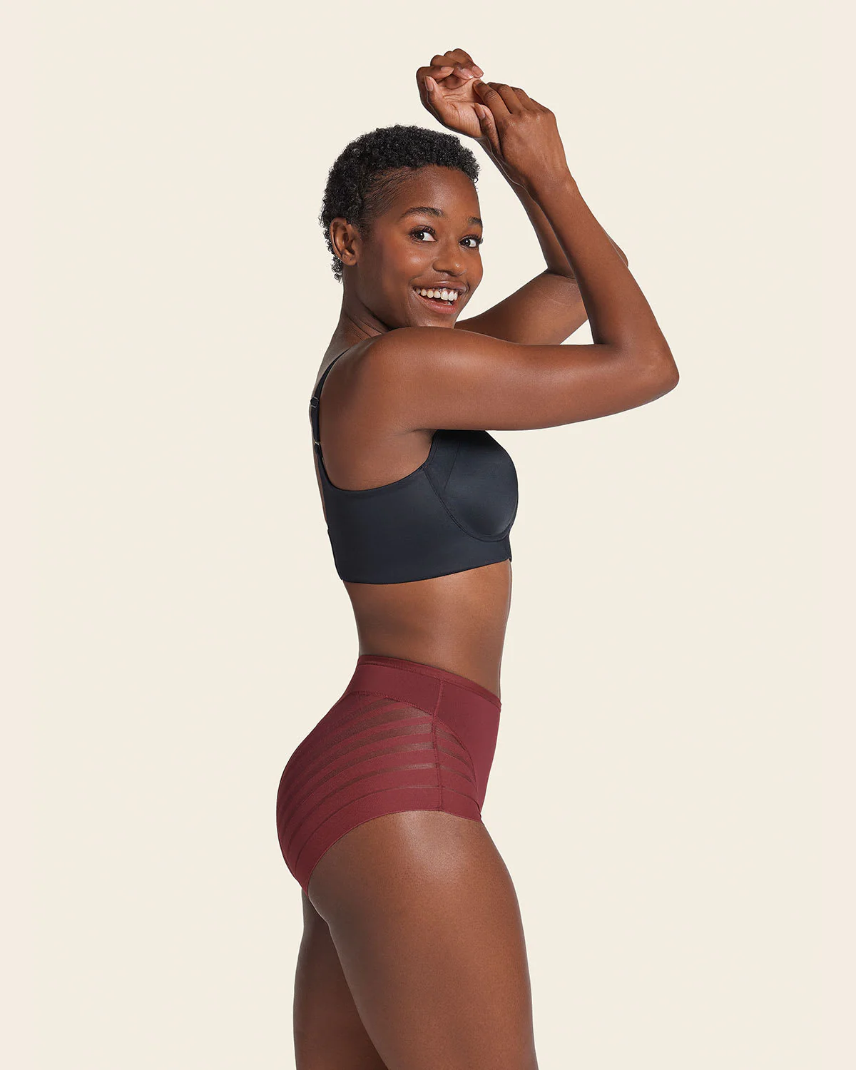 Panty faja clásico con control moderado de abdomen y bandas en tul