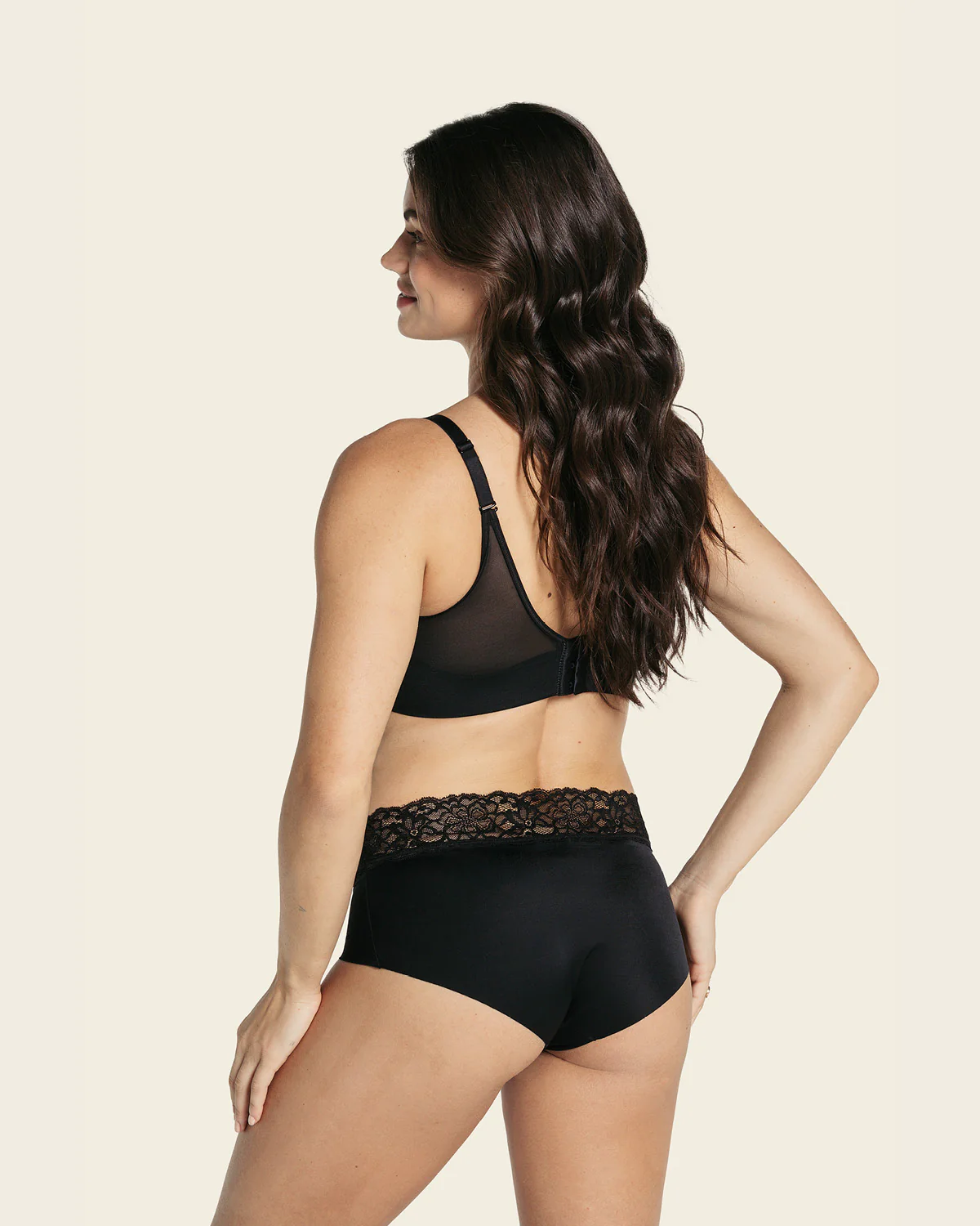 Panty hipster en tela ultraliviana con franja de encaje