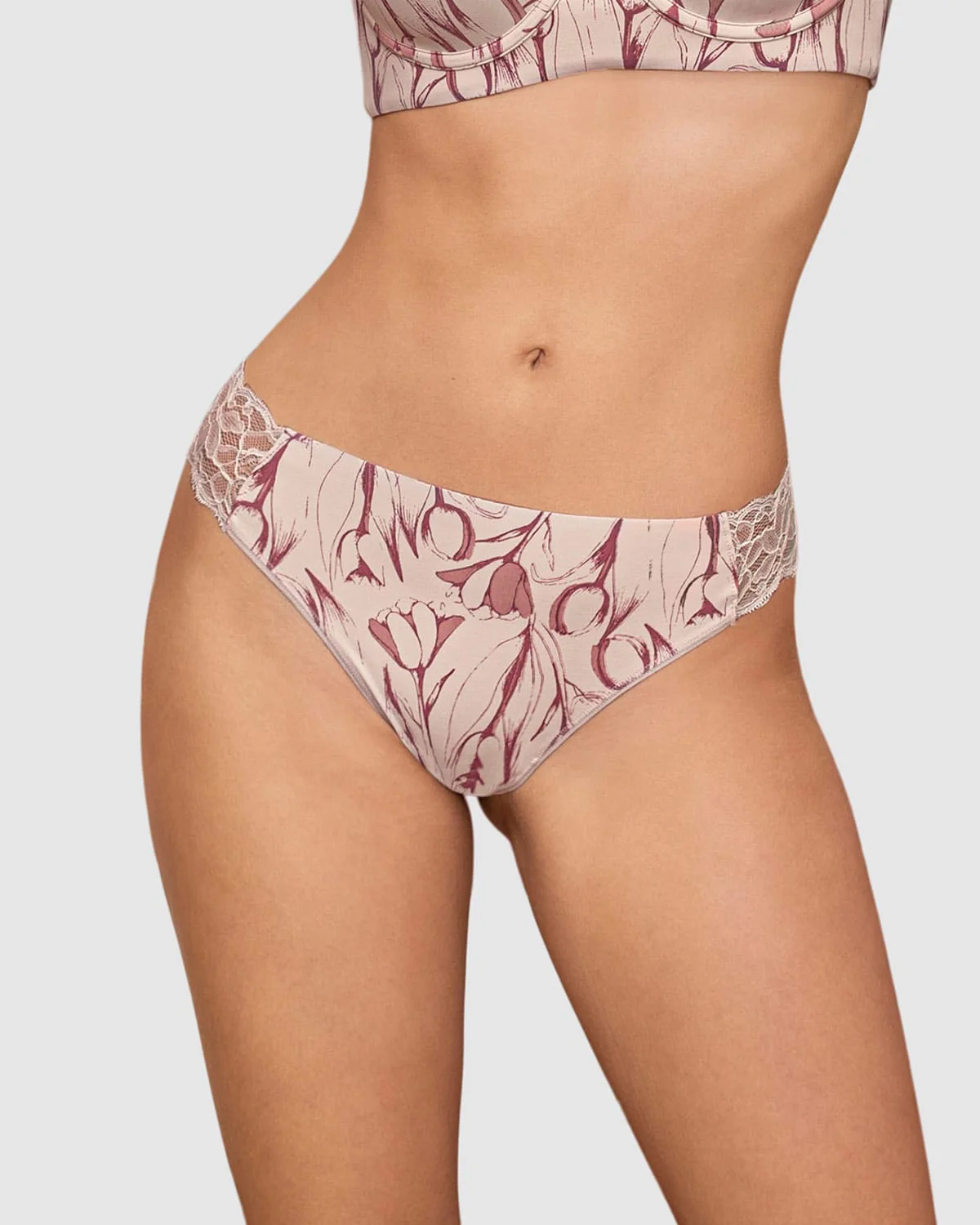 Brasilera invisible con toques de encaje en laterales