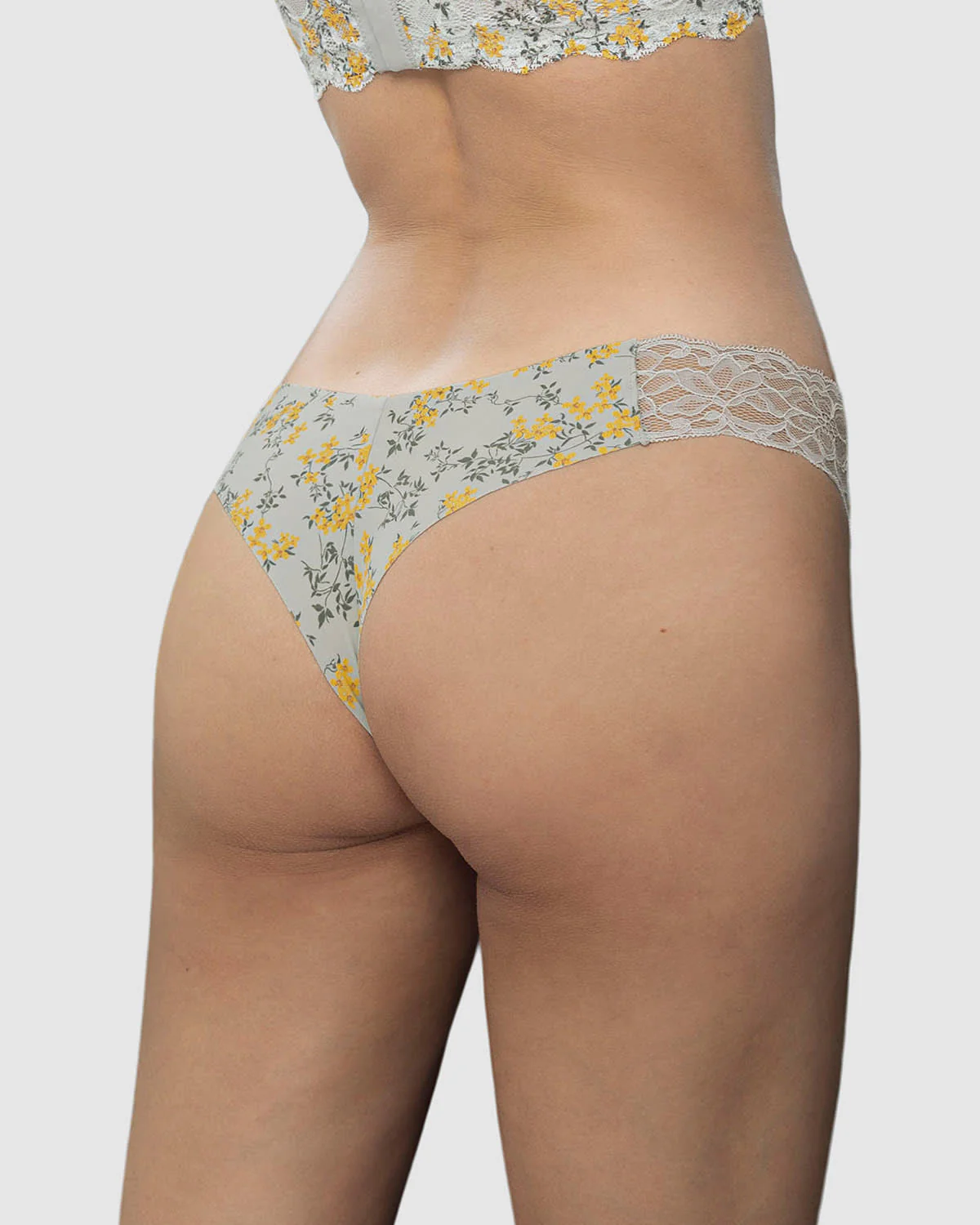 Brasilera invisible con toques de encaje en laterales