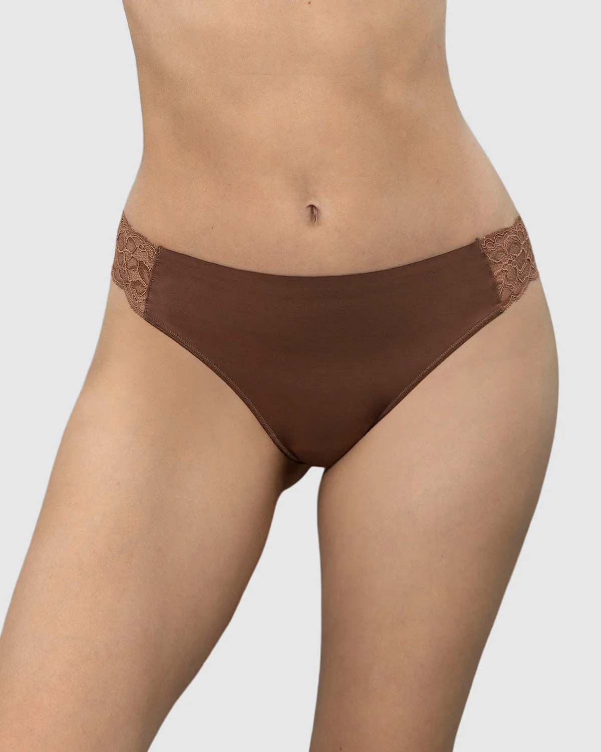 Brasilera invisible con toques de encaje en laterales