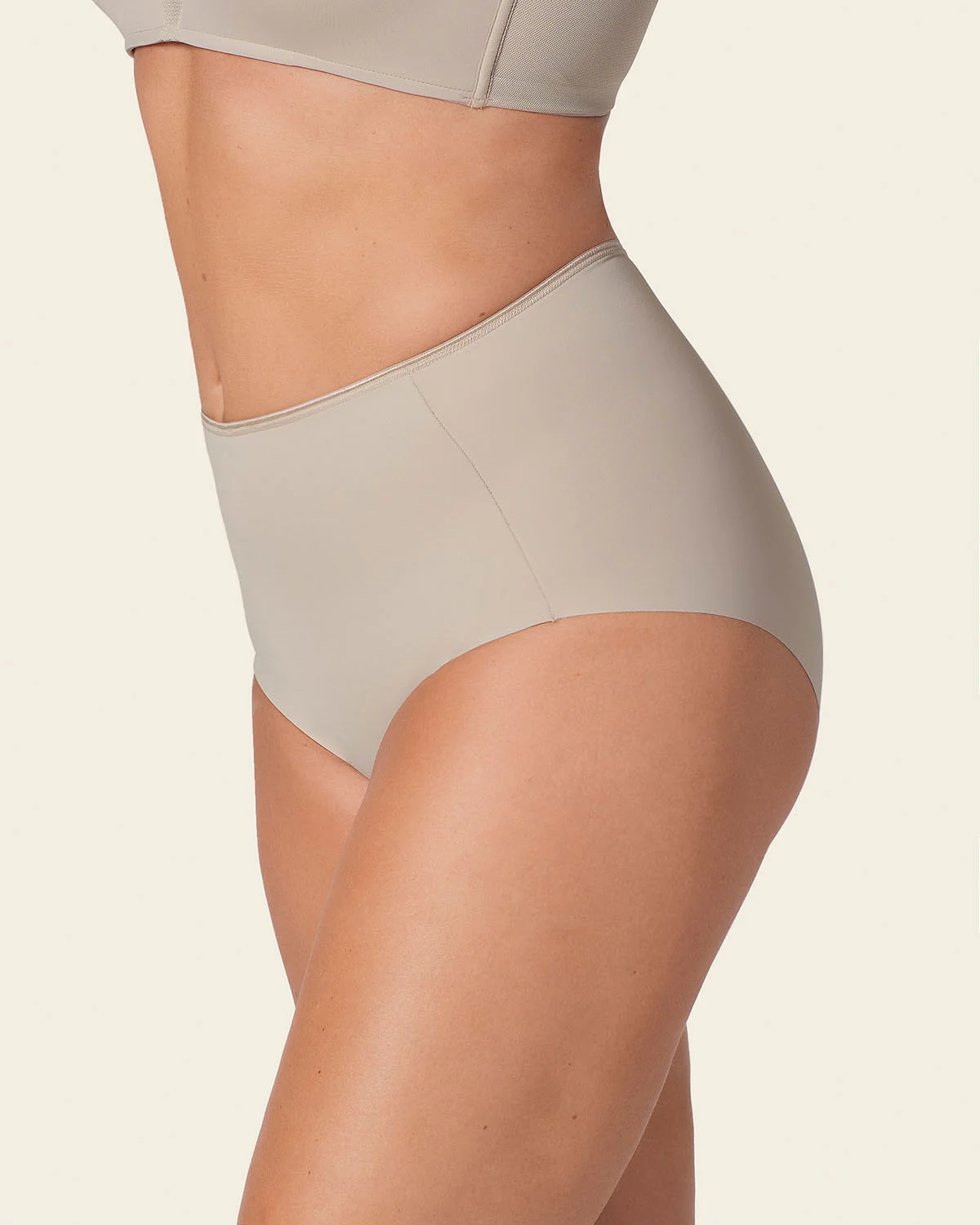 Panty clásico efecto invisible de control fuerte en abdomen