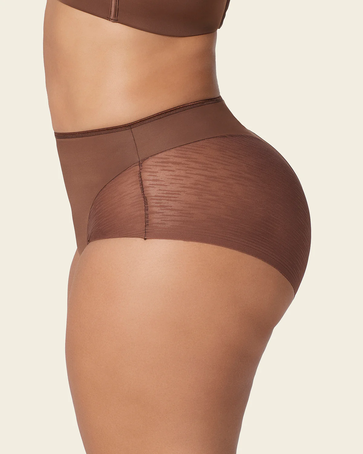 Panty faja clásico invisible con transparencias en glúteos y laterales