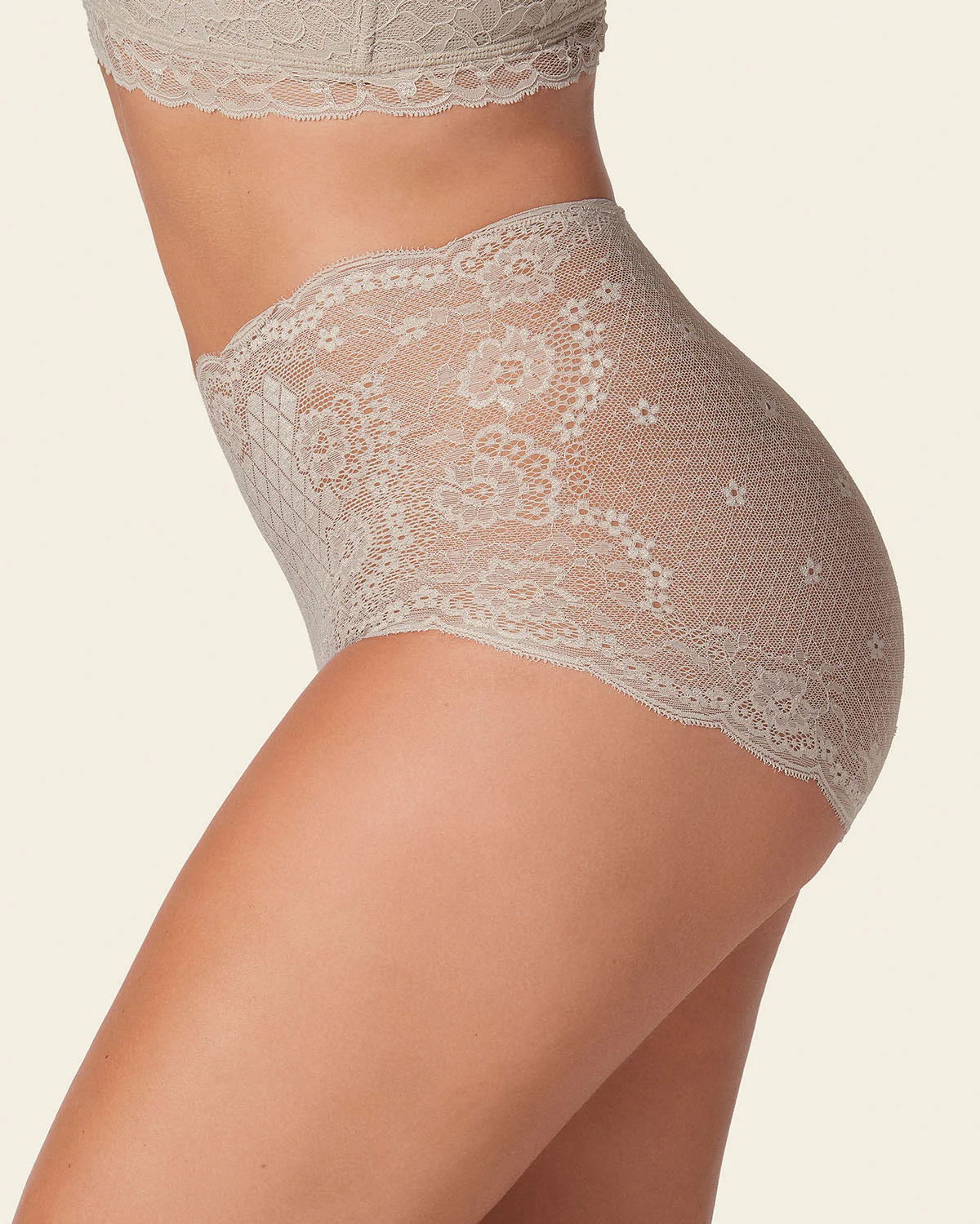 Panty clásico en encaje SmartLace