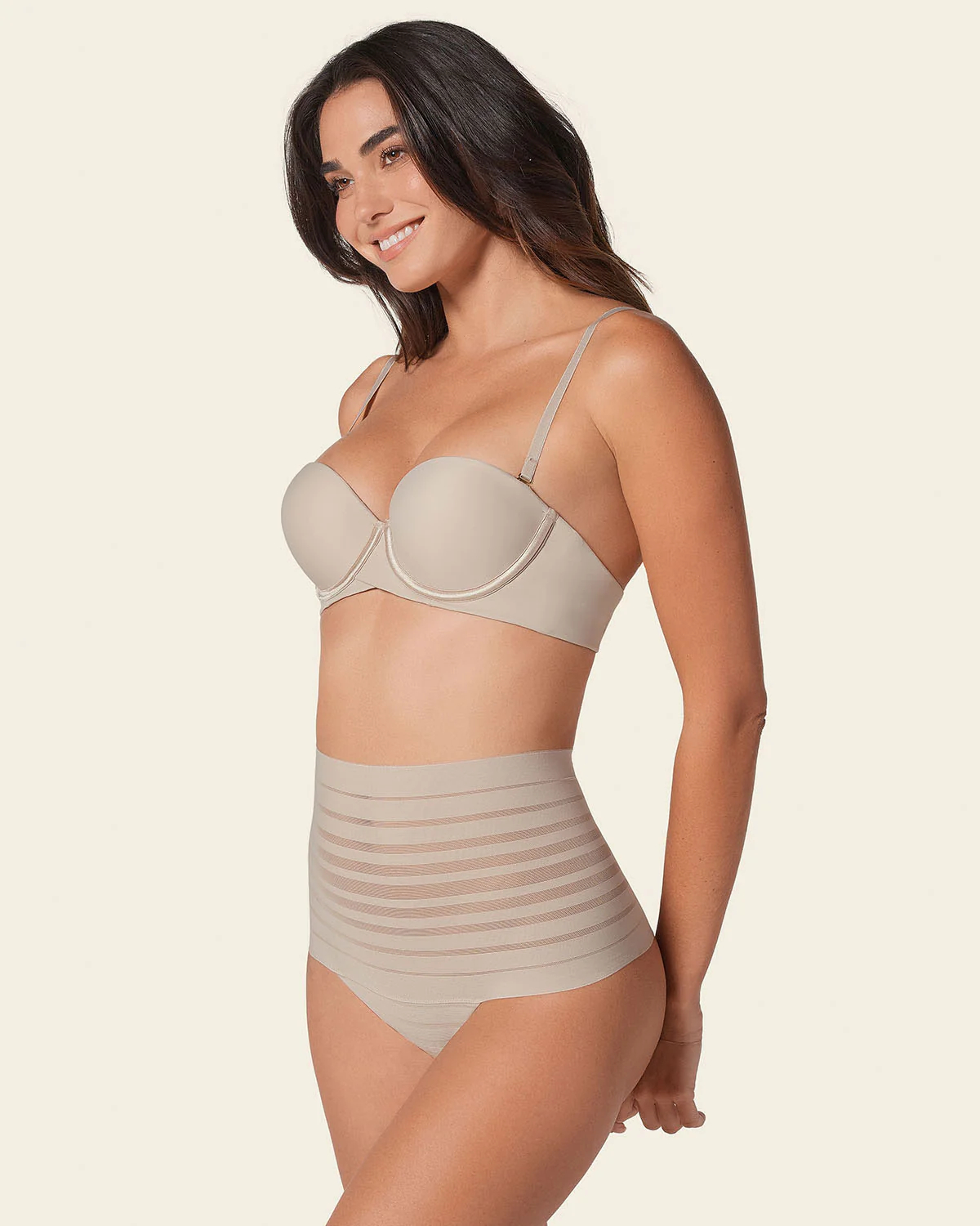 Panty alto de control suave con encaje en bandas