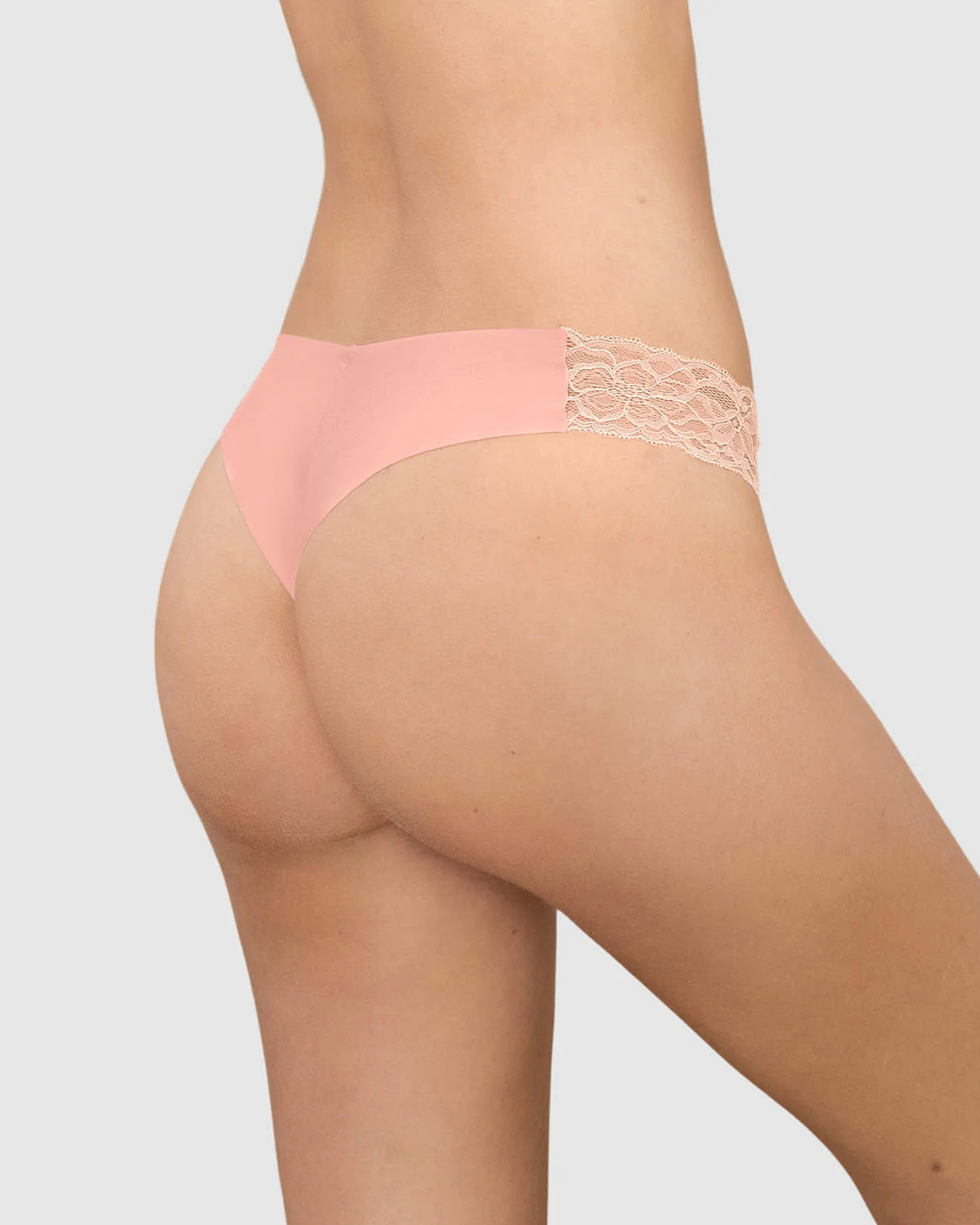 Brasilera invisible con toques de encaje en laterales