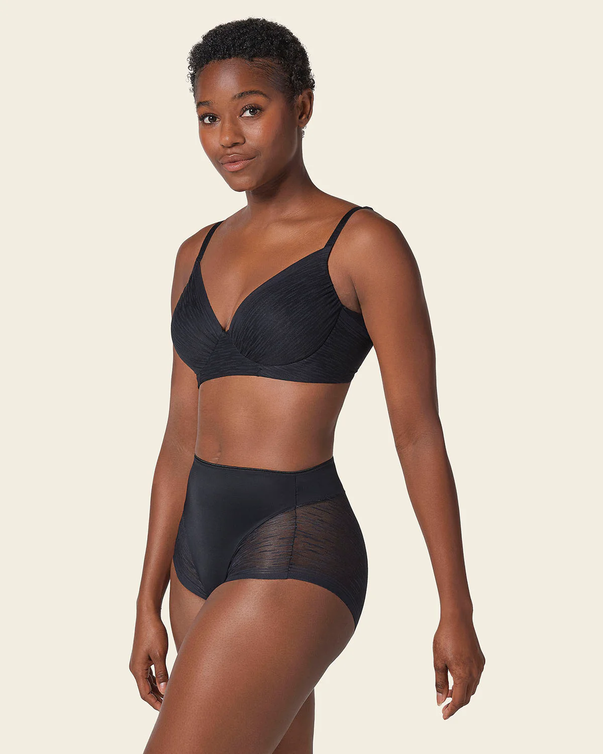 Panty faja clásico invisible con transparencias en glúteos y laterales