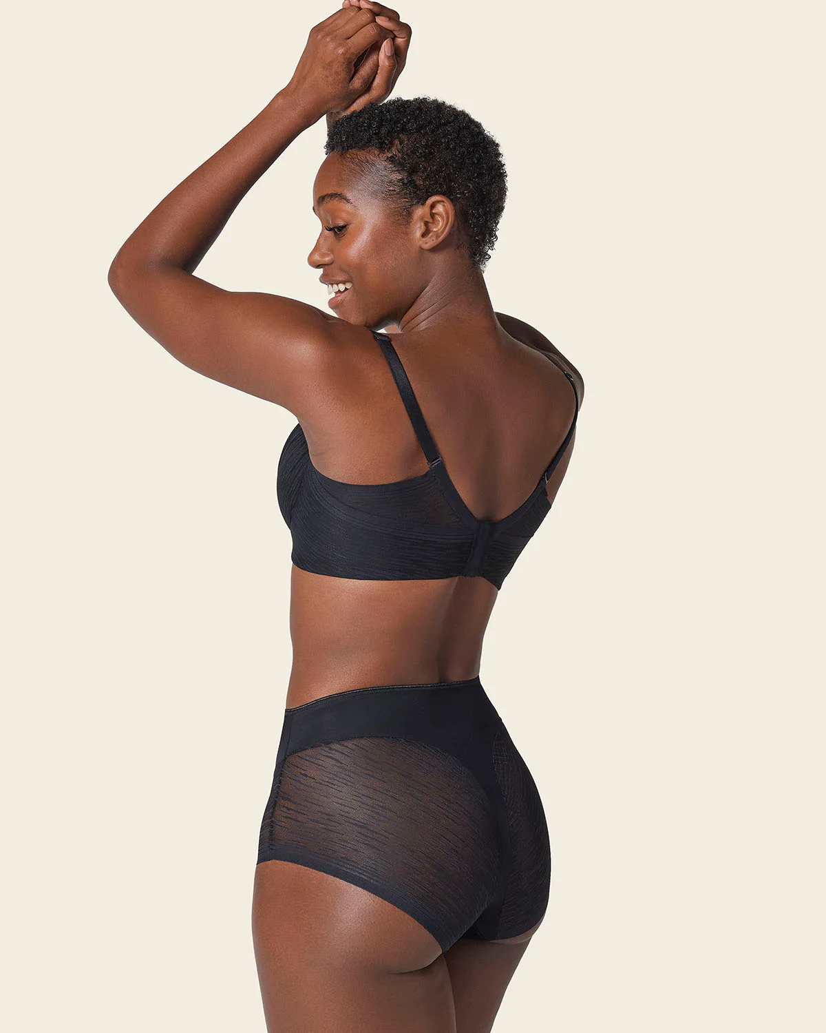 Panty faja clásico invisible con transparencias en glúteos y laterales