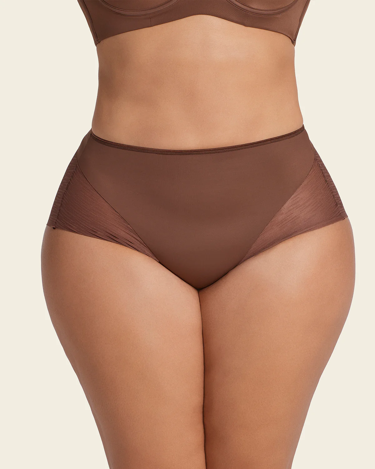 Panty faja clásico invisible con transparencias en glúteos y laterales