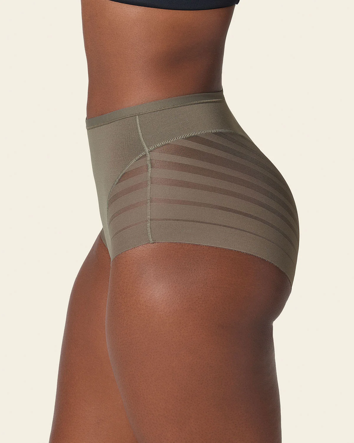 Panty faja clásico con control moderado de abdomen y bandas en tul