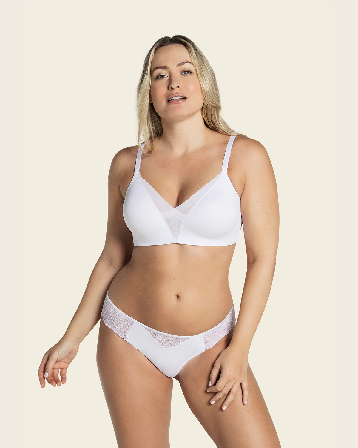 Panty estilo tanga brasilera con laterales y encaje