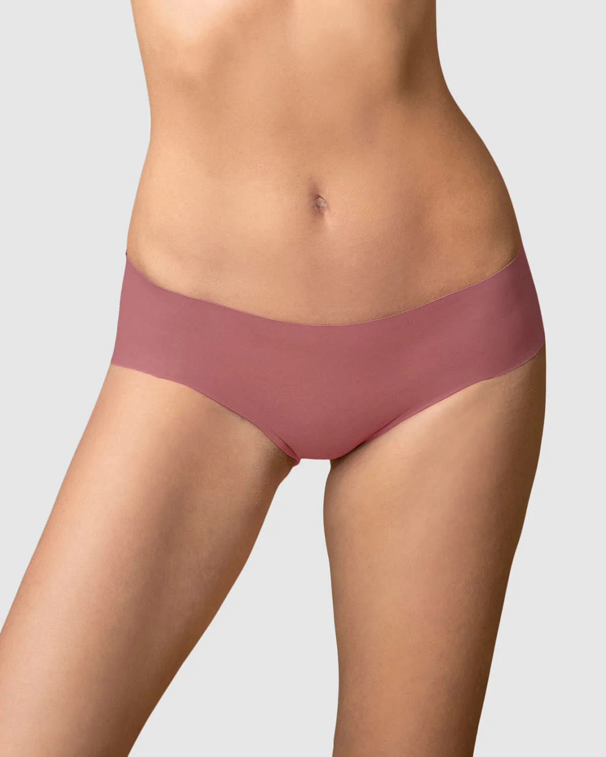 Panty hipster invisible ultraplano sin elásticos y de pocas costuras