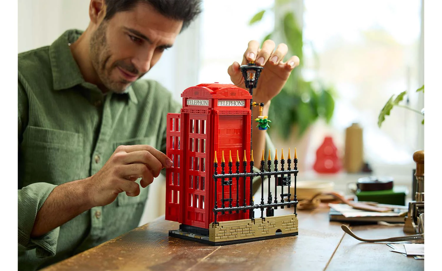 21347 | LEGO® Ideas Red London Telephone Box