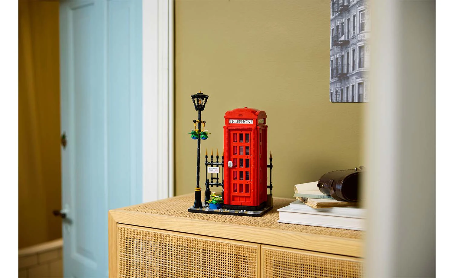21347 | LEGO® Ideas Red London Telephone Box