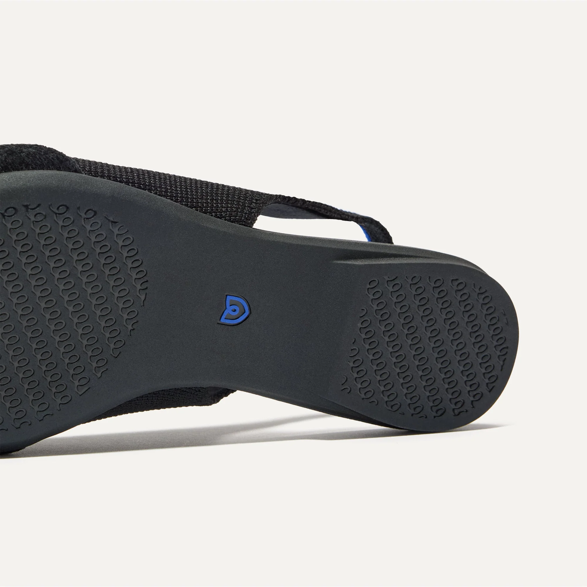 The Twist Point Slingback - Black