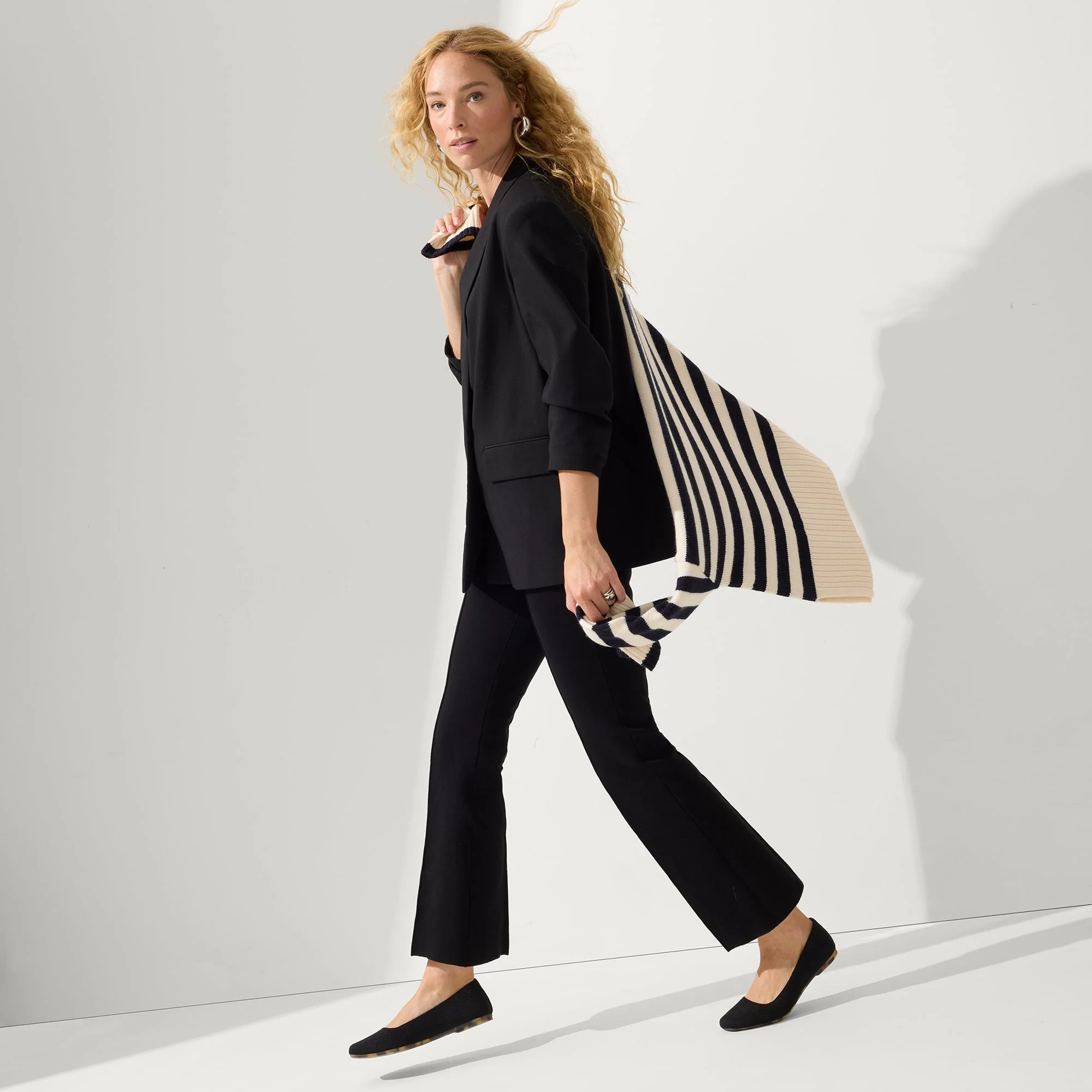 The Max Square - Black