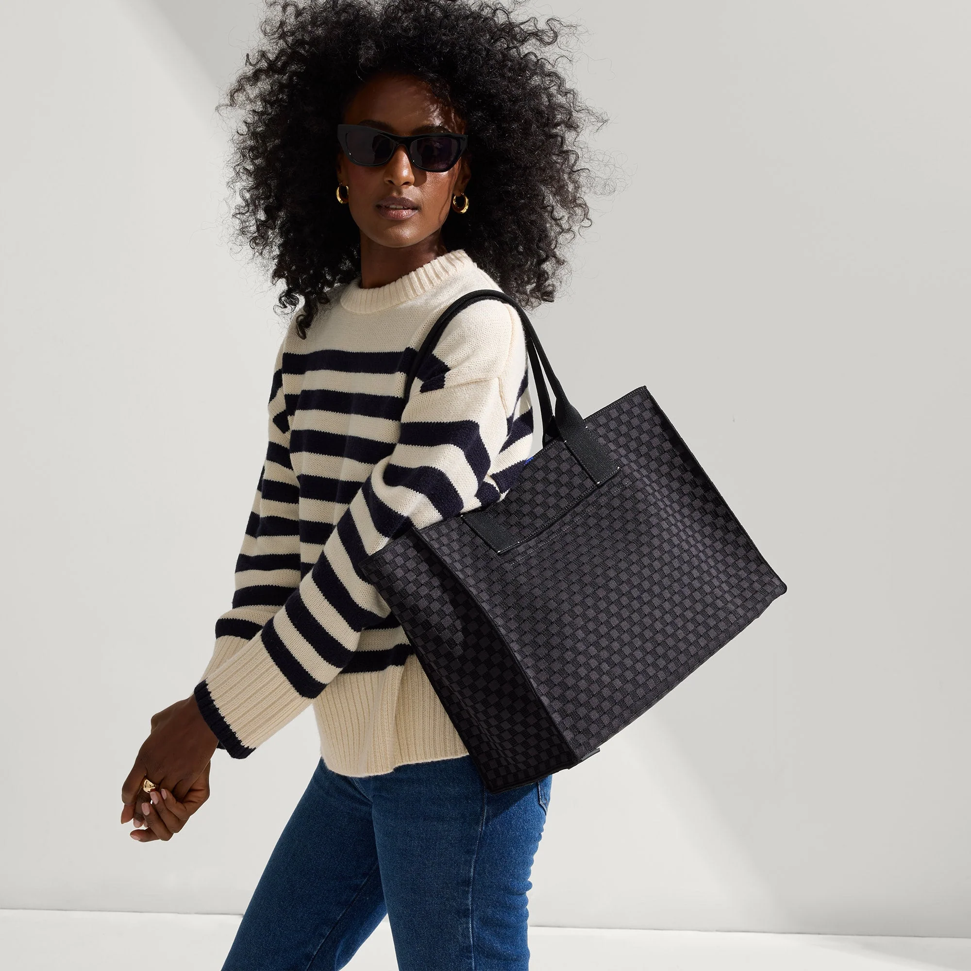 The Classic Tote - Black Sand