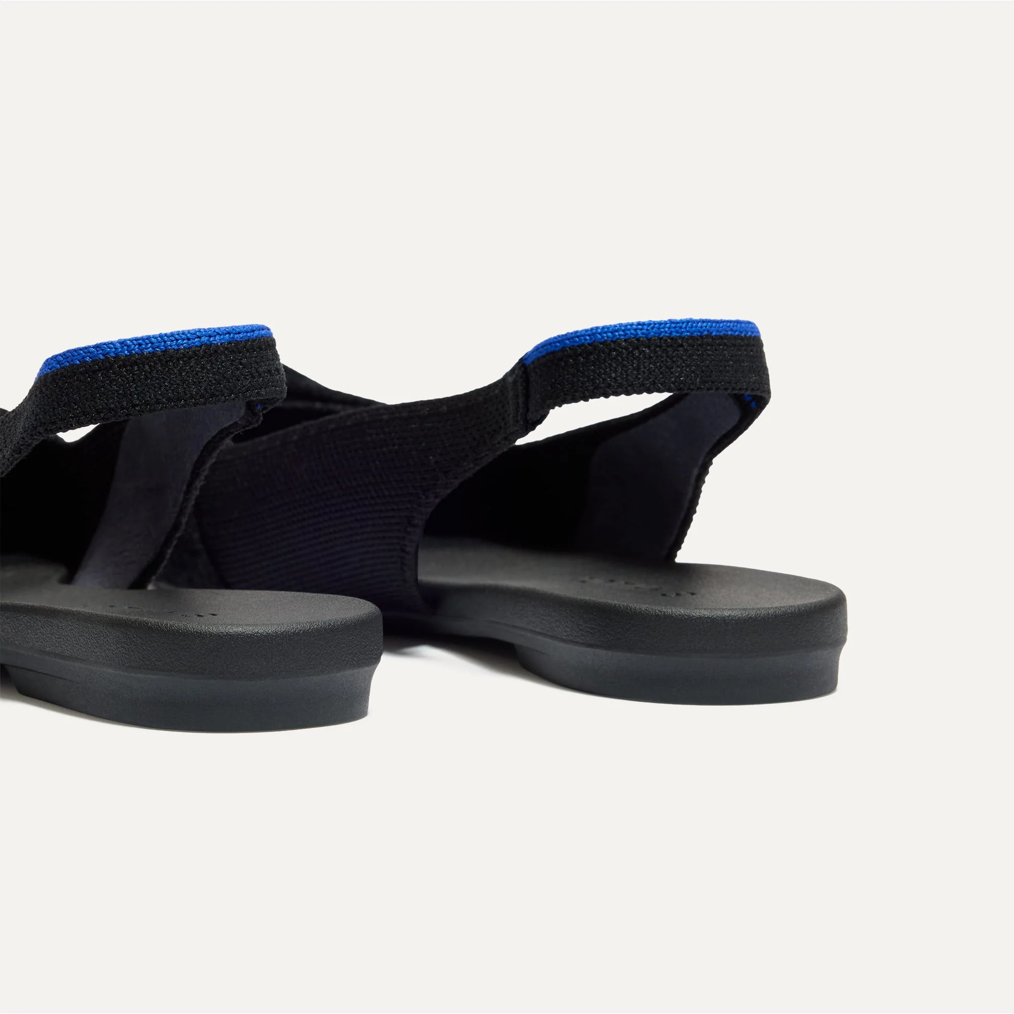 The Twist Point Slingback - Black