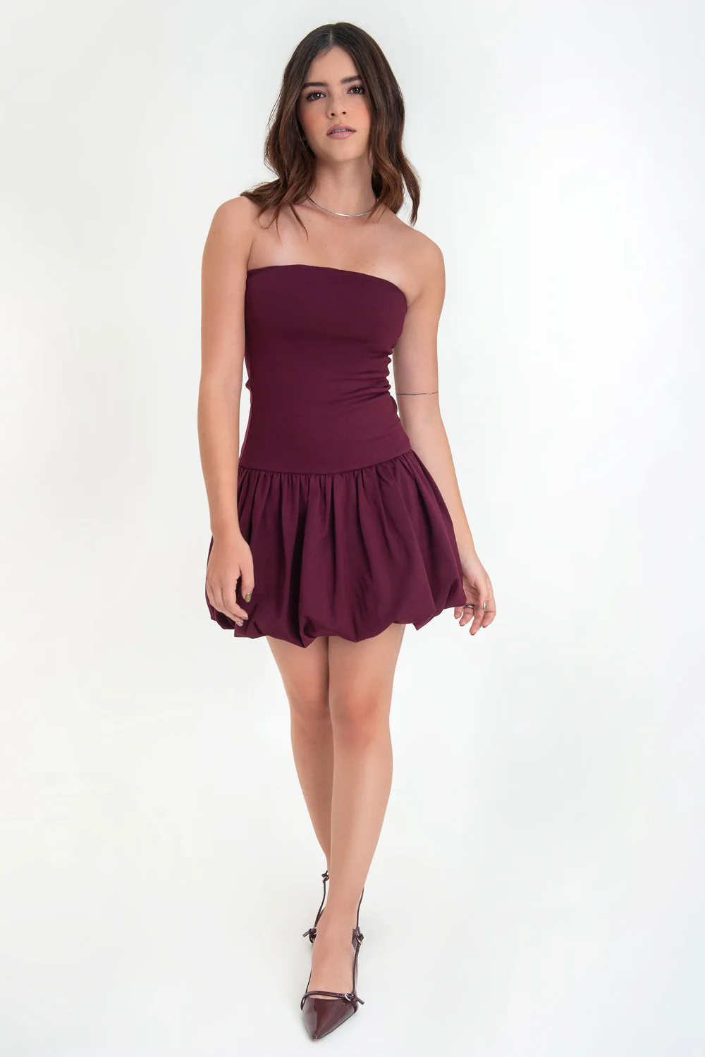 Vestido globo strapless de fit ajustado