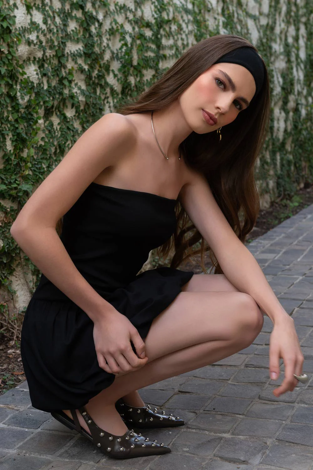 Vestido globo strapless de fit ajustado