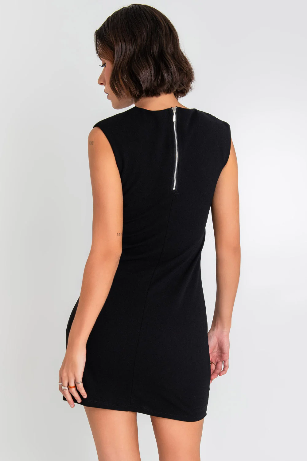 Vestido ajustado sin mangas plisado lateral