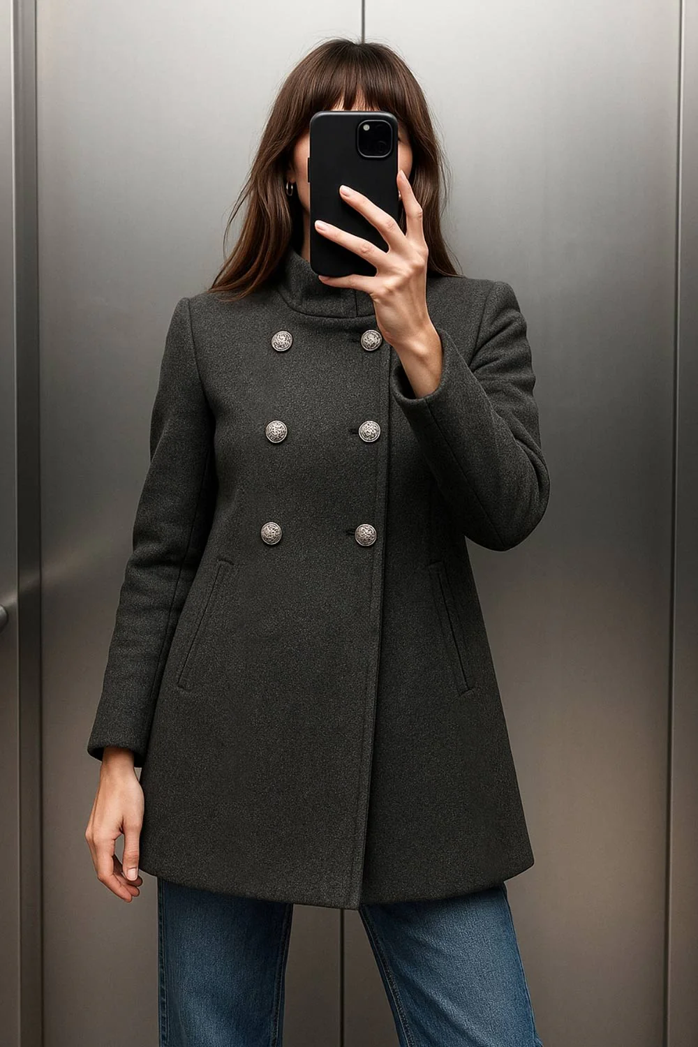 Abrigo cruzado de cuello alto botones en contraste
