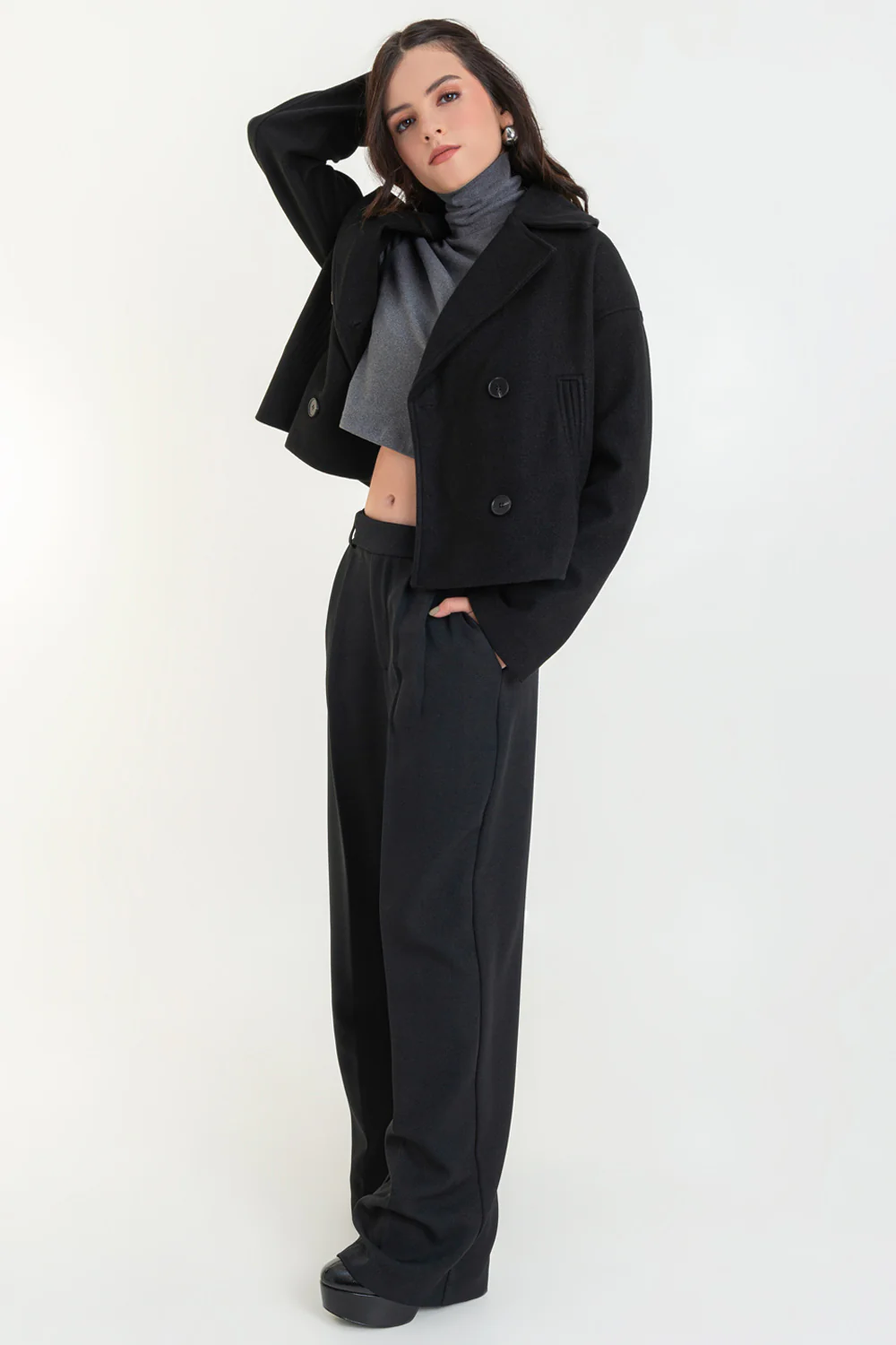 Abrigo corto manga larga cuello con solapa