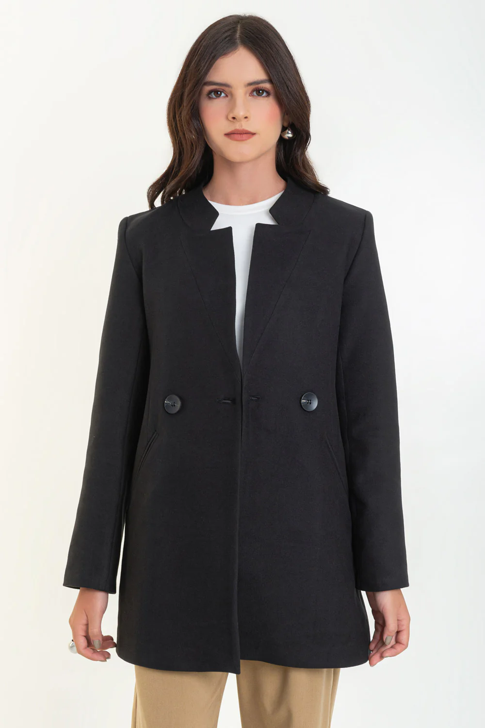 Abrigo manga larga con solapa con botón
