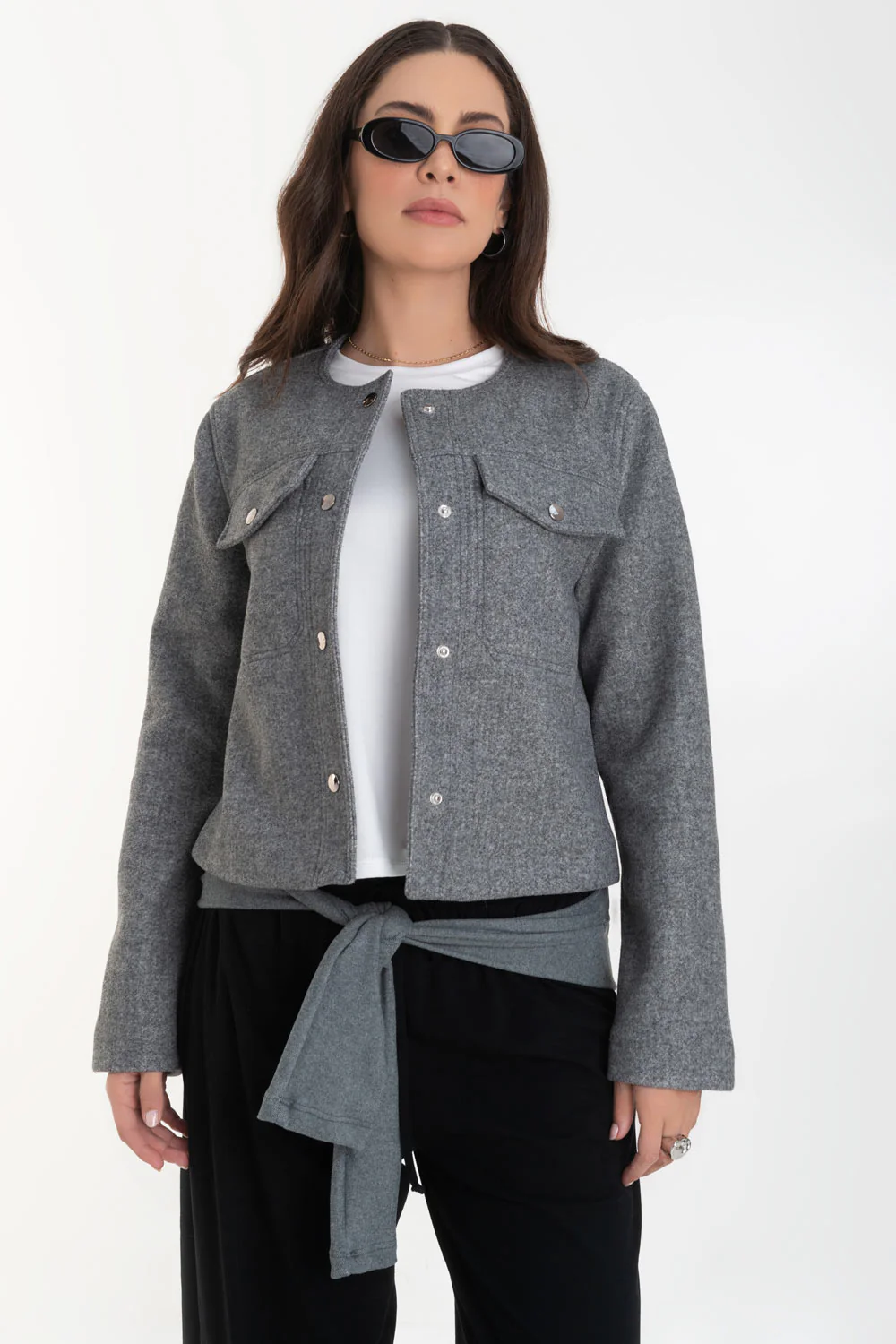 Blazer corto de cuello redondo botones contraste