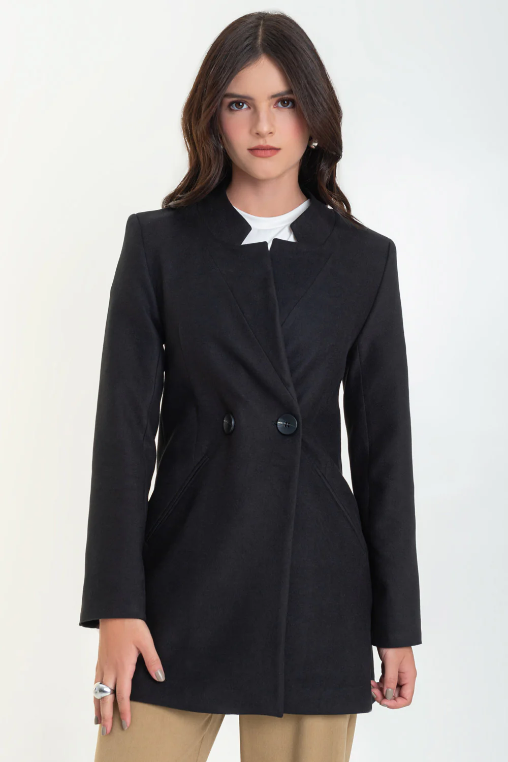 Abrigo manga larga con solapa con botón