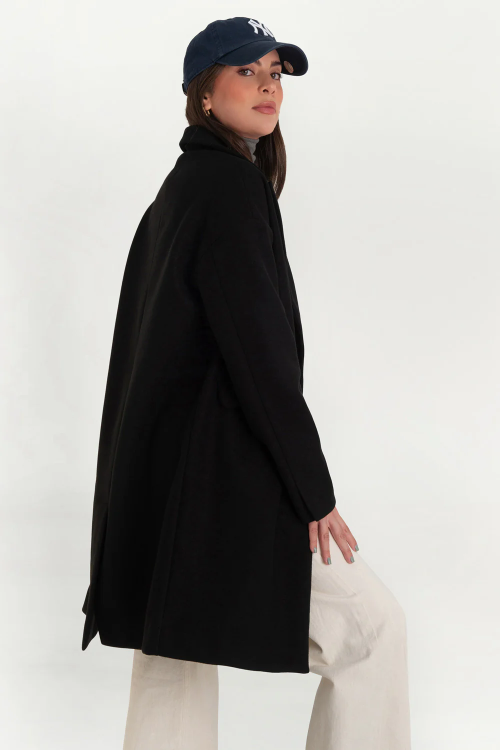 Abrigo largo con solapa botón contraste