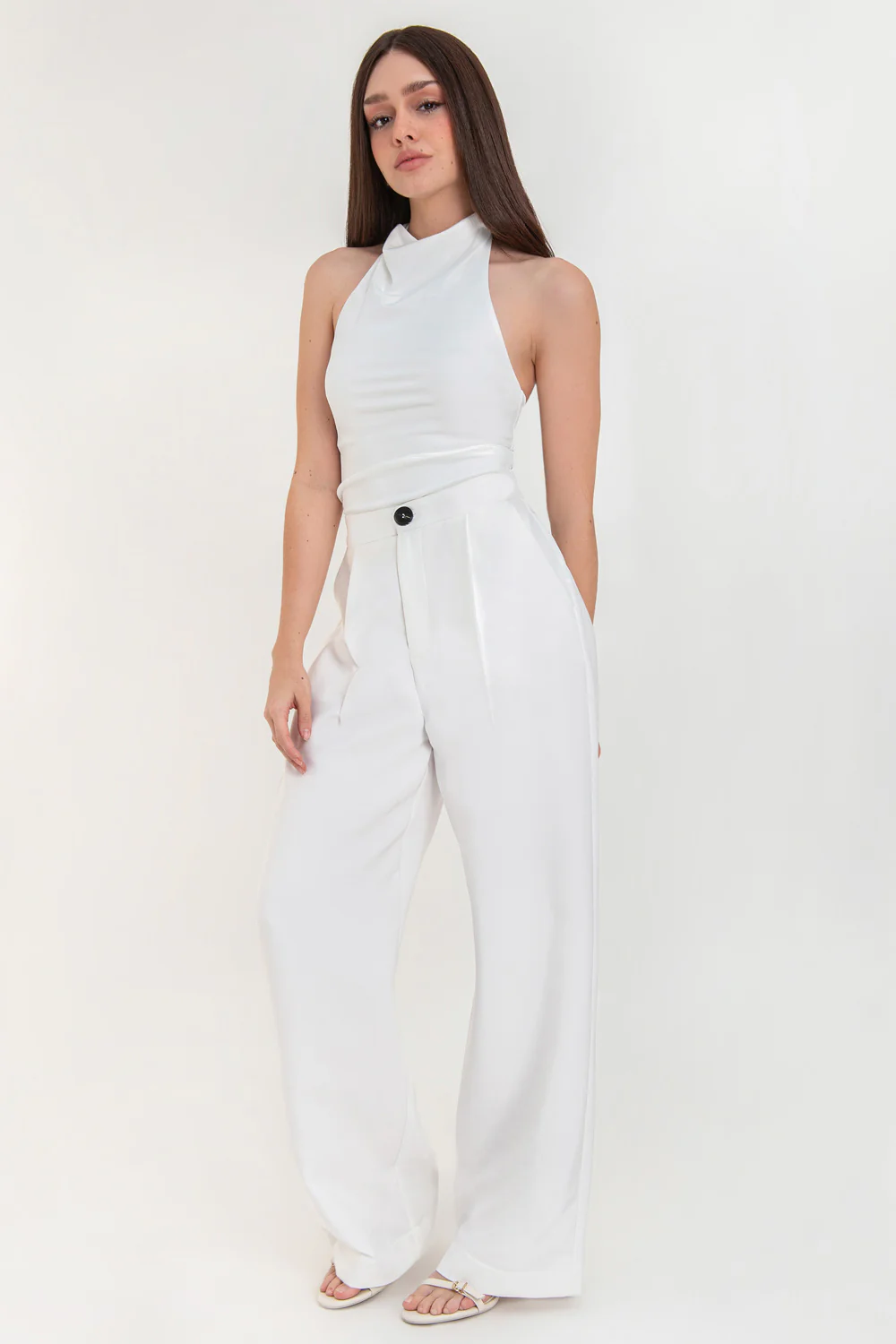 Pantalón wide leg botón contraste con pinzas