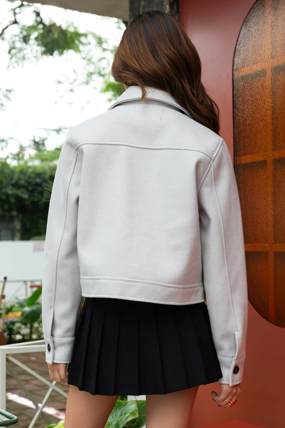 Chamarra corta fit recto con botones contraste