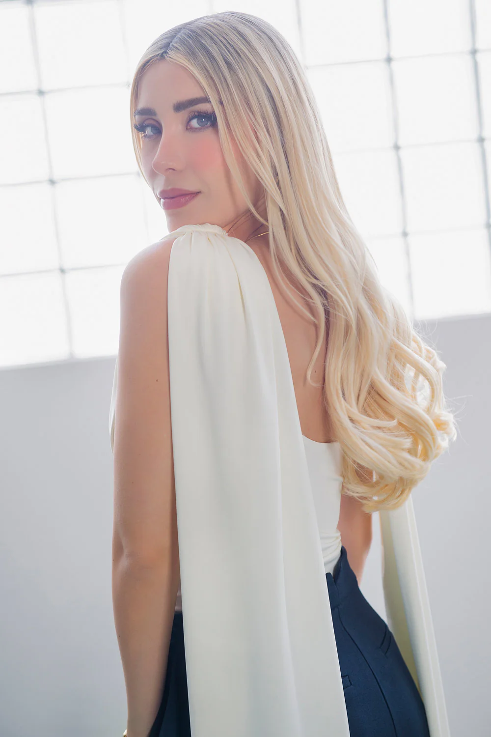 Top sin mangas detalle decorativo con plisados