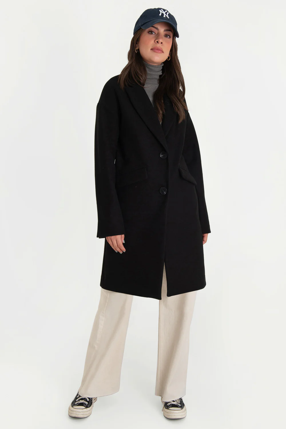 Abrigo largo con solapa botón contraste