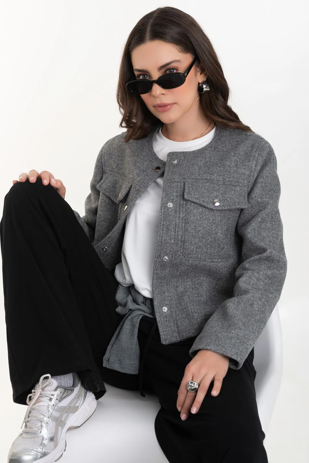 Blazer corto de cuello redondo botones contraste