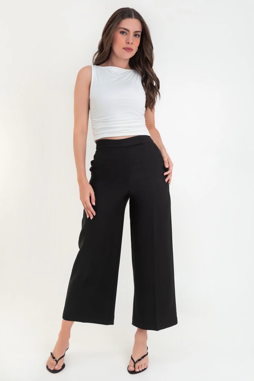 Pantalón de fit wide leg tiro alto con raya