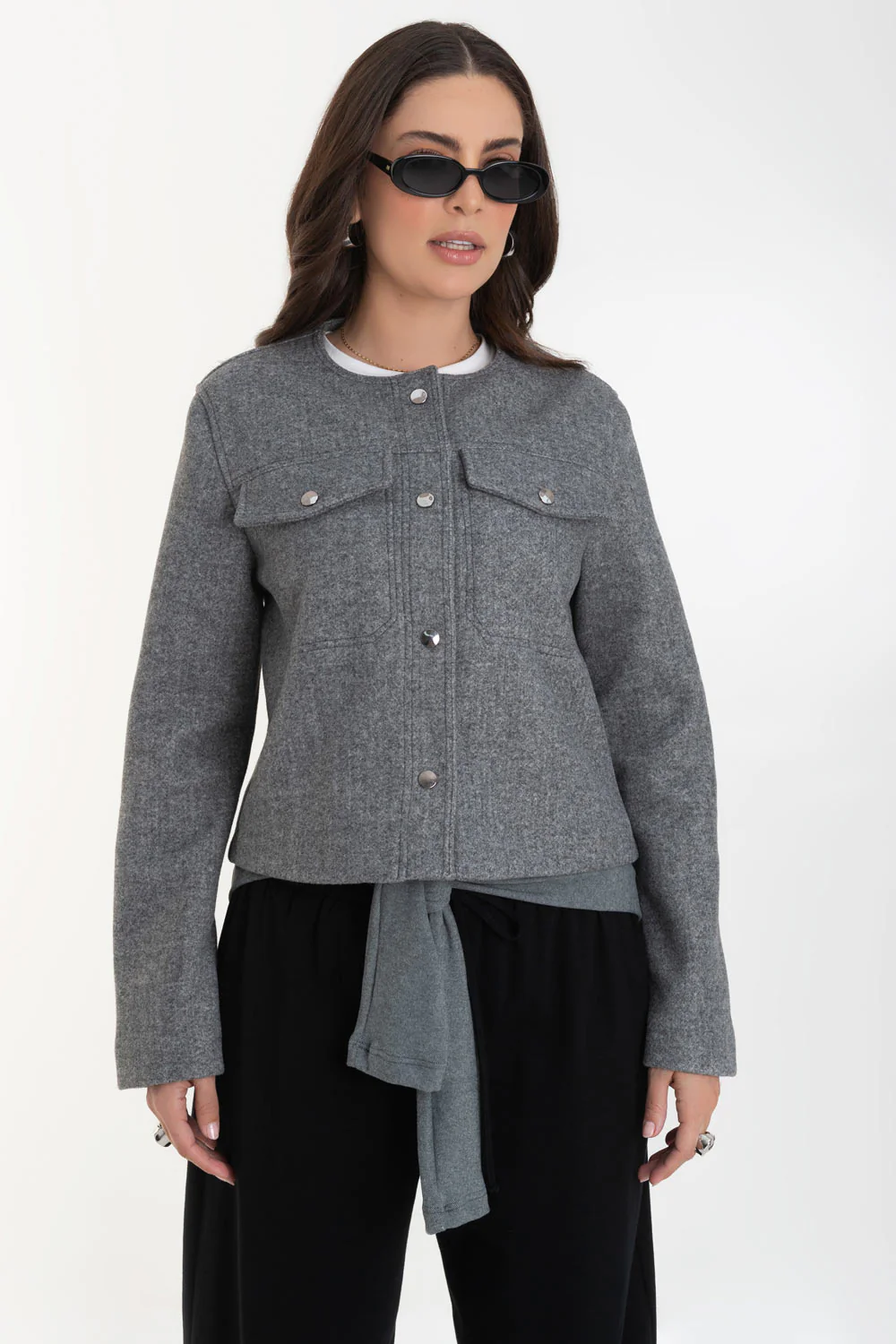 Blazer corto de cuello redondo botones contraste